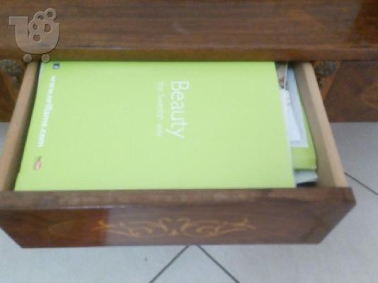 Αντικέ ξύλινο έπιπλο με μαρκετερί
